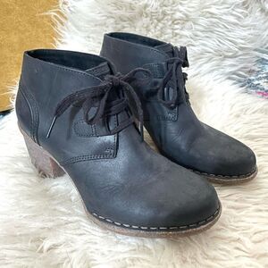 Clark’s Carleta Lyon Black Leather Boots Suede Rubber Sole Size 9M